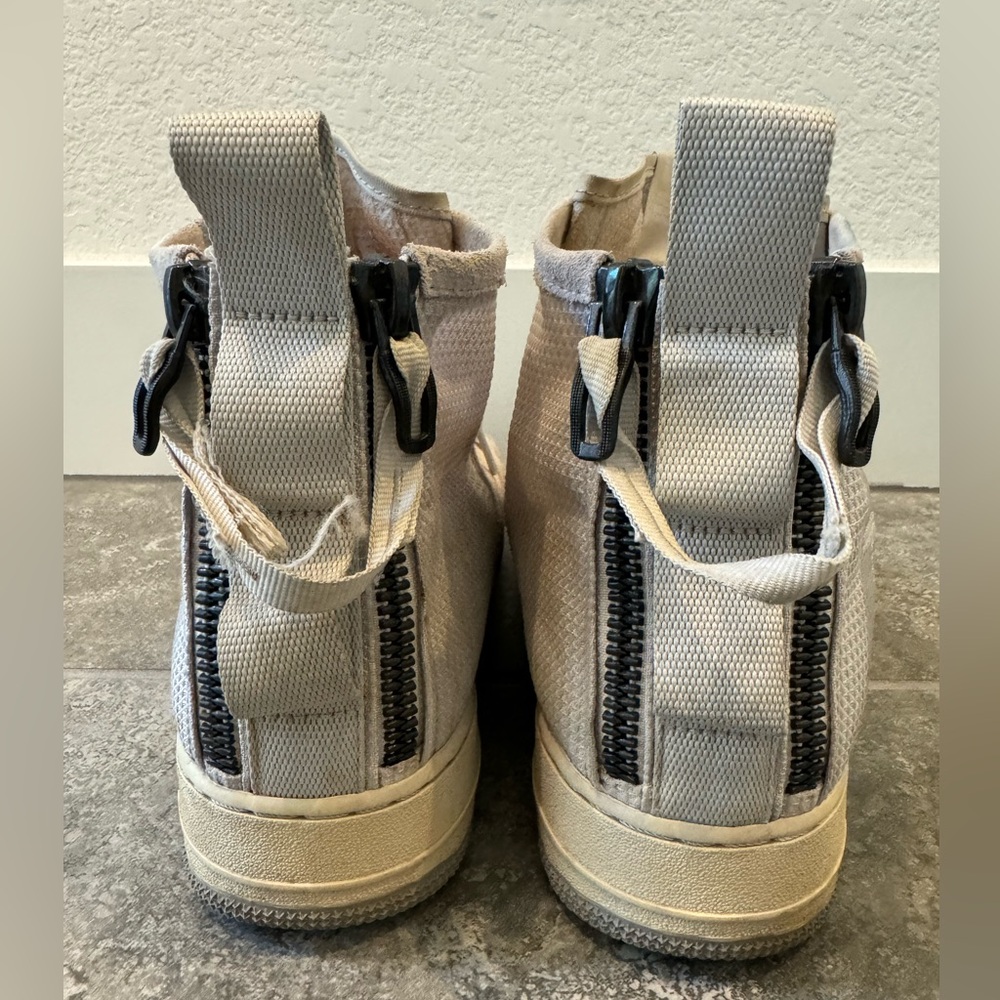 Nike Air SF AF-1 Mid Basketball Sneakers Men's
Size US 12 Gray White AJ9502-001 - Picture 6 of 11